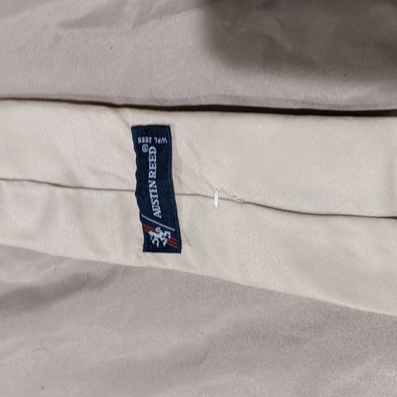 Cream color Austin Reed tie - Picture 2 of 2